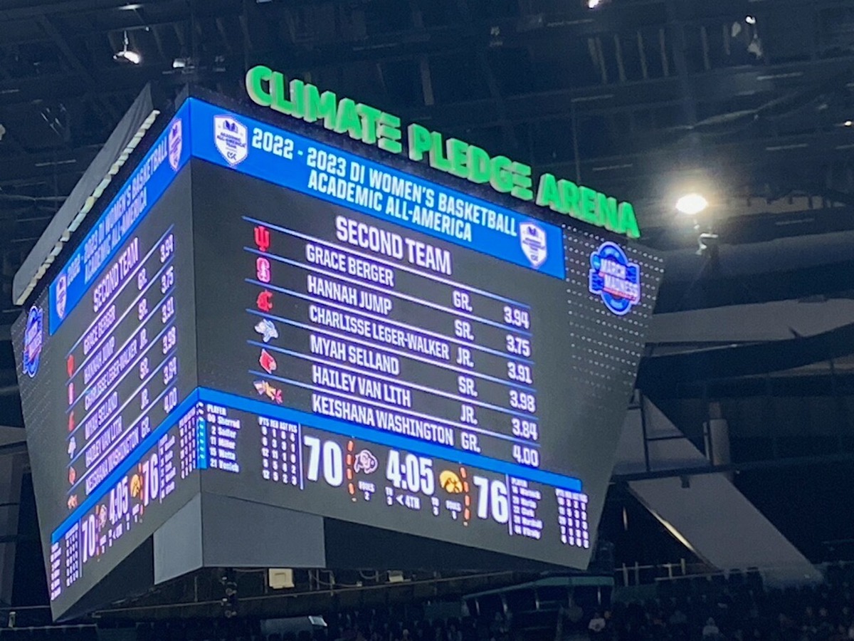 CollSportsComm's tweet photo. In-venue boards at @MarchMadnessMBB & @MarchMadnessWBB regional championship play displaying the @AcadAllAmerica Academic All-America Division I men's & women's basketball honorees participating in their respective NCAA national tournaments. Congrats, all! CSC's #signatureprogram https://t.co/fyLehhCXSO