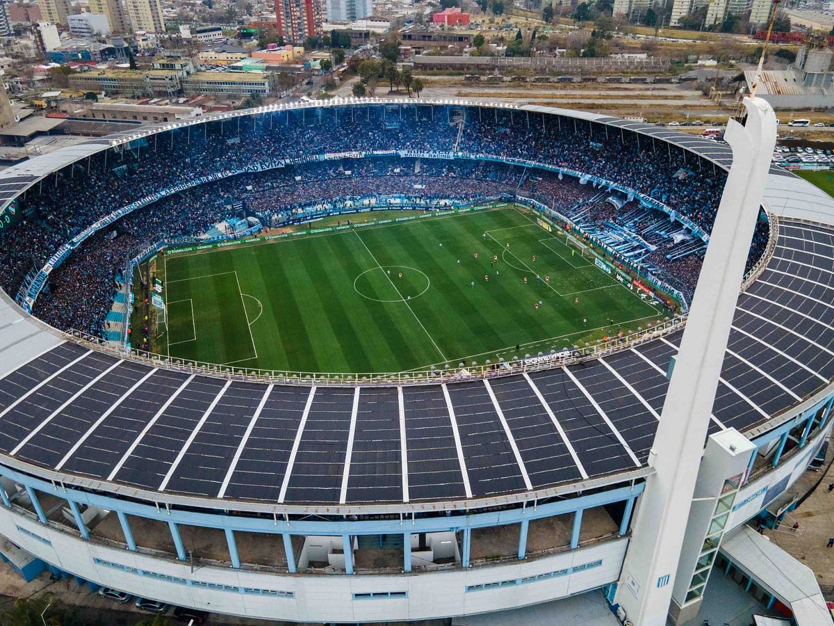 ¿Quién dijo que no existía semejante sentimiento? De pendejo me enseñaron cómo hay que quererte. Salú.