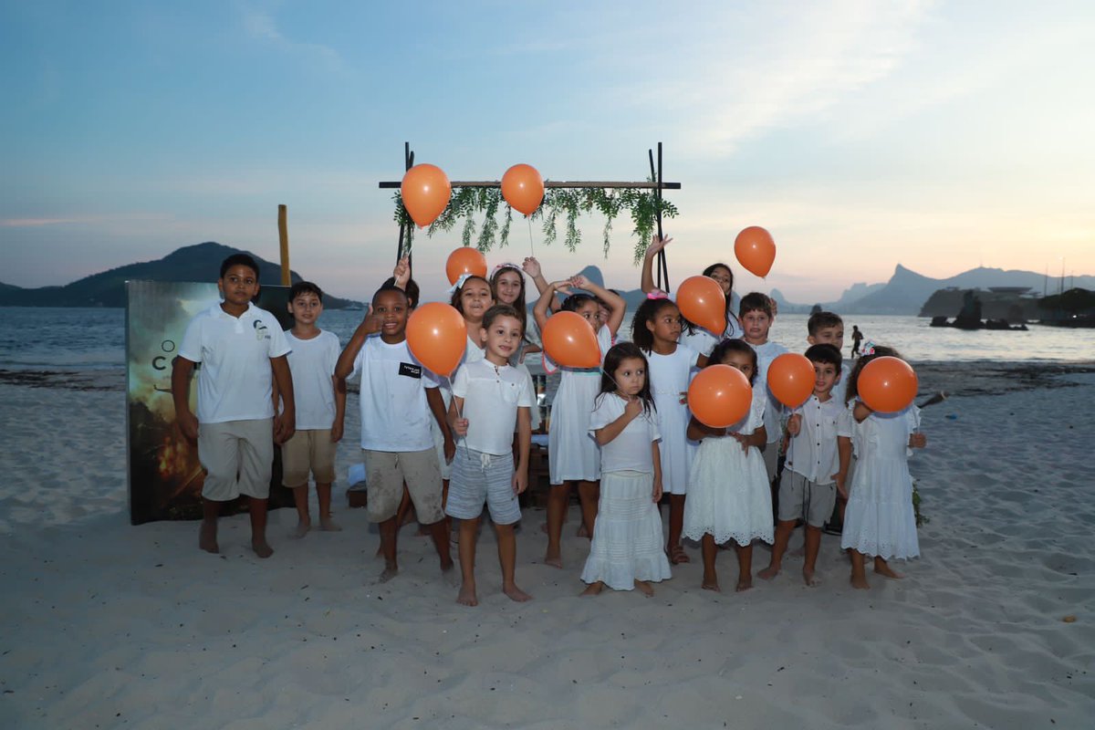 MichaelValenca's tweet image. Bairro de Icaraí em Niterói é impactado com livros "O Grande Conflito". A ação missionária foi promovida pela Associação Rio Fluminense através de seus colaboradores.