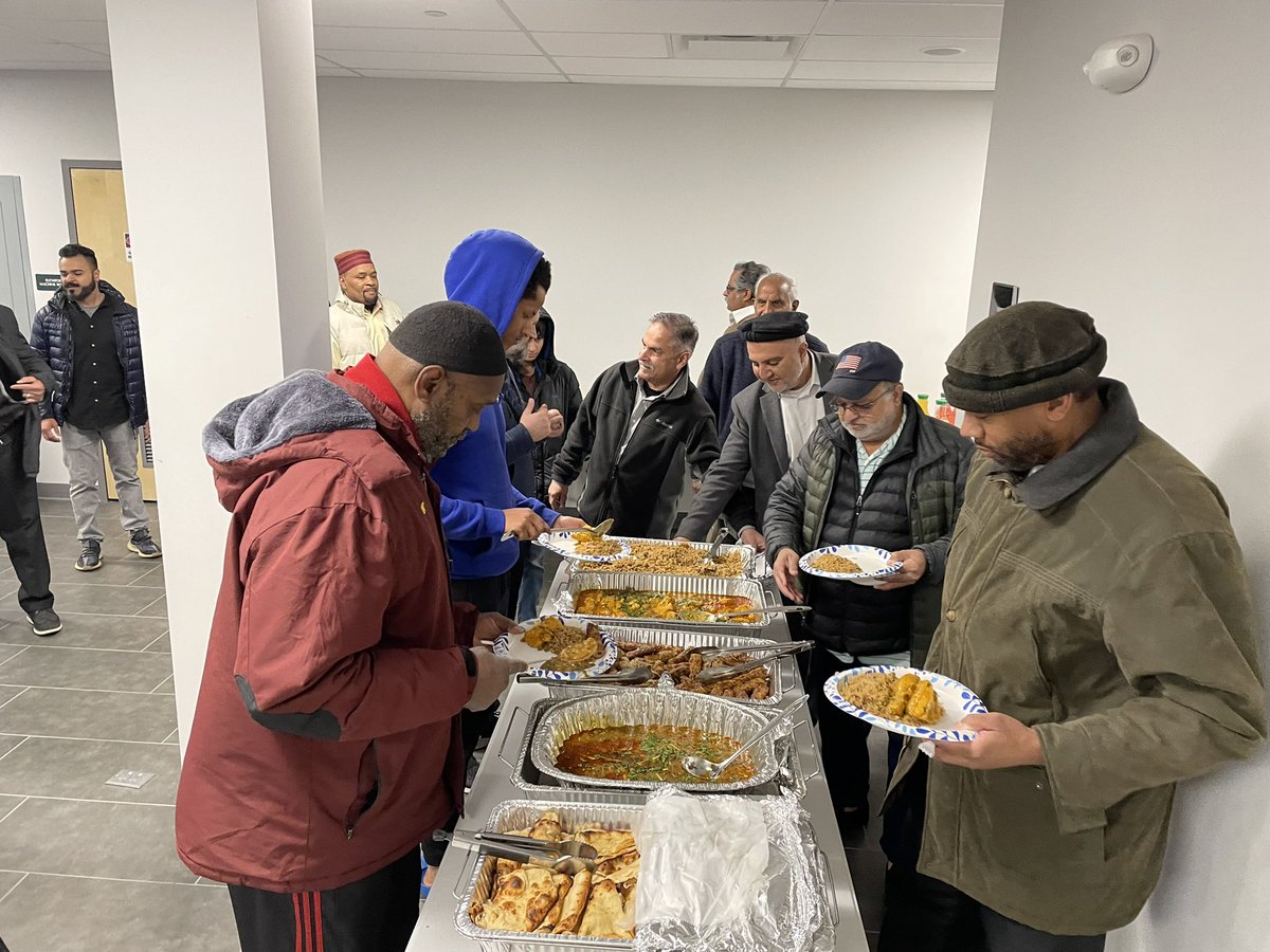 Ahmadiyya_Zion's tweet photo. Another successful iftari night at Fath-e-Azeem. Today’s Darsul Quran was on how to have your prayers accepted, given by Murrabi Tariq Naseem. https://t.co/8zCRoWl8yV