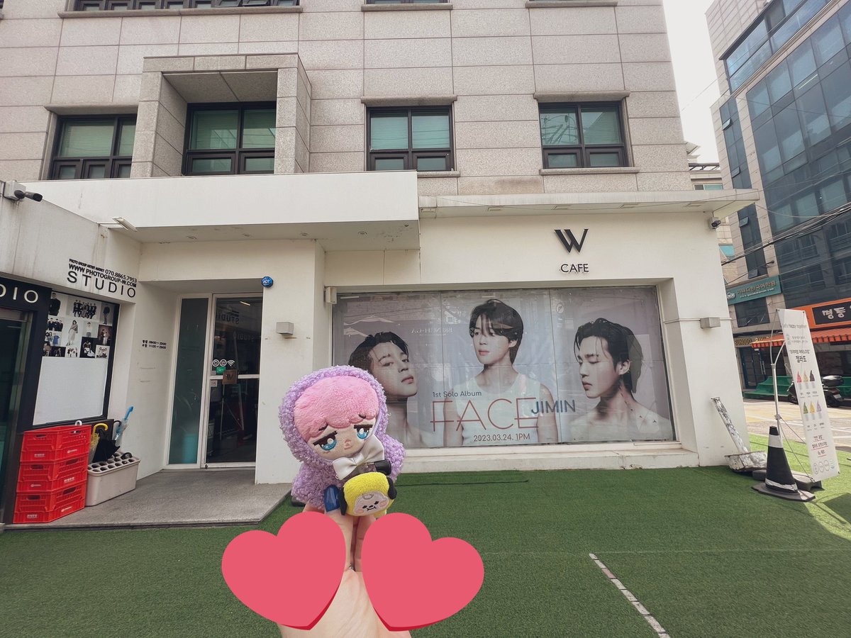 punico52's tweet photo. 弘大のW café🇰🇷
先着特典マウスパッド🥰
ジミンちゃんマカロン🍰
#Jimin_FACE
#지민 #Jimin #Jimin_FACE
@BTS_twt 
#wcafe https://t.co/6HSlWhJtjB