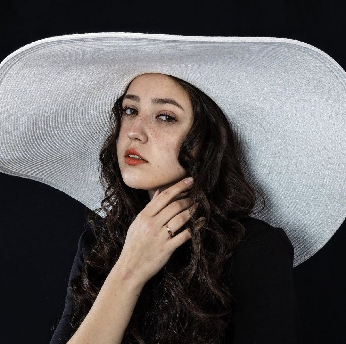 modelvaleriaa's tweet photo. “Art is not what you see, but what you
make others see.” #model #femalemodel #photoshoot #nature #femaleinfluencer #femalebrand #promotionalmodel #runwaymodel #printmodel #Californiagirls #highheels #fashionshows #photographers #tradeshowmodels #catwalk #sexy #fashionweek https://t.co/LwA08xXpgS