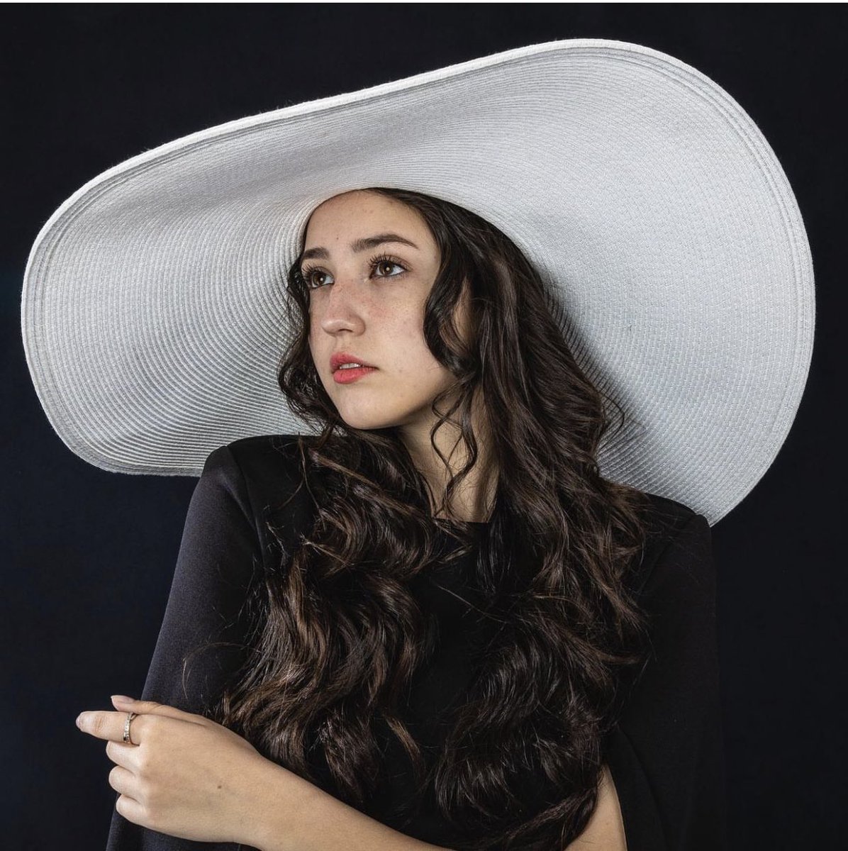modelvaleriaa's tweet photo. “Art is not what you see, but what you
make others see.” #model #femalemodel #photoshoot #nature #femaleinfluencer #femalebrand #promotionalmodel #runwaymodel #printmodel #Californiagirls #highheels #fashionshows #photographers #tradeshowmodels #catwalk #sexy #fashionweek https://t.co/LwA08xXpgS