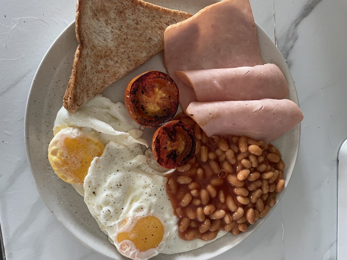 ThailandLong's tweet photo. Breakfast at Baan Farang Cafe, Chiang Rai. Dirt cheap. But the customer has to do the washing up. #cheapbreakfast https://t.co/sa4LKBpkGB