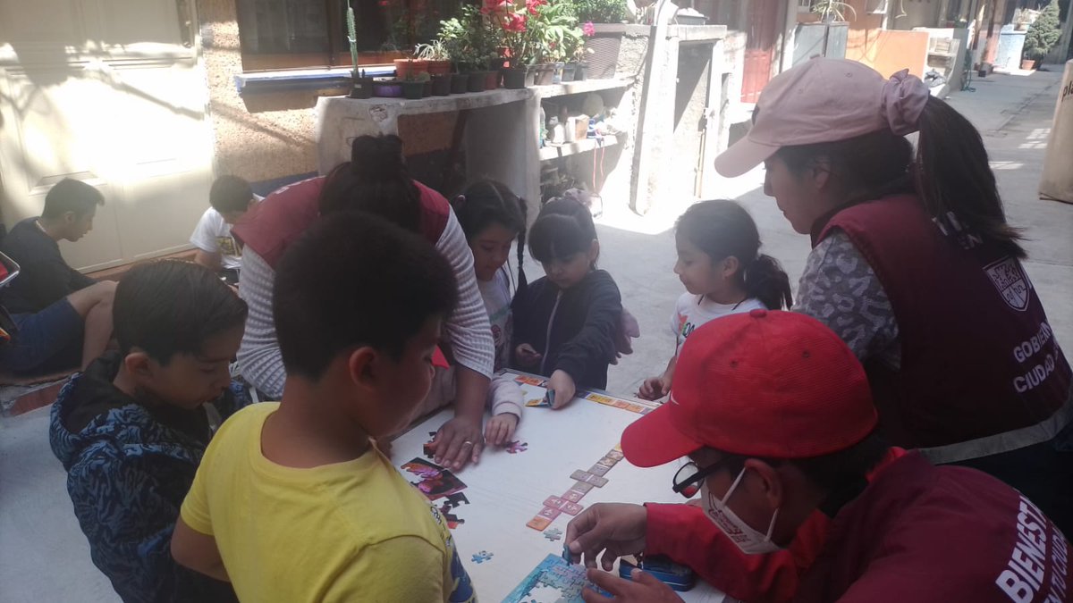 SEBIEN_cdmx's tweet photo. ¡Únete a los "Vienes de Cultura"!

Participación Ciudadana de #SIBISO realiza actividades culturales con niñas, niños y adolescentes para fortalecer la convivencia e incentivar su creatividad 👩‍🎨🧒

¡La cultura es tu derecho!

Esto es el #BienestarSocial.

@Claudiashein 
@GobCDMX https://t.co/BNroLOGHQF