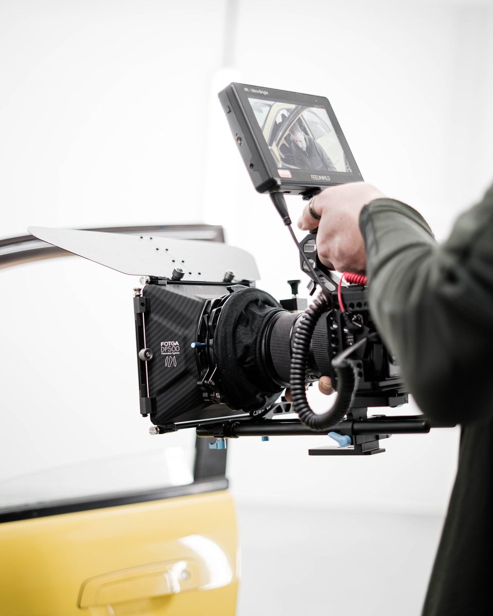 feelworldhd's tweet photo. There's just something I love about shooting handheld!
Monitor: #feelworldlut7
Repost by @cvfilm_
Learn more/order FEELWORLD products from https://t.co/YvVEhfBLMZ
#feelworld #feelworldmonitor #filmmaker #filmmaking #ukfreelancevideographer #camerarig #handheldshots https://t.co/OjrRpg3JmU