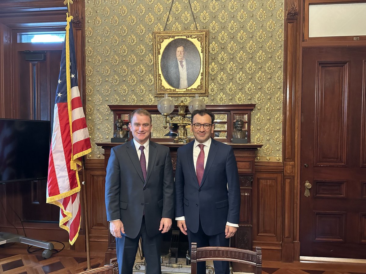 As my term in office ends, I met w/ @LisaCurtisDC, Eric Green, & Nicholas Berliner, Special Assistants to the U.S. President, to acknowledge their huge contribution to elevating Uzbekistan-the U.S. relations over the years. 🇺🇿 has always been & is still in good hands @WhiteHouse.