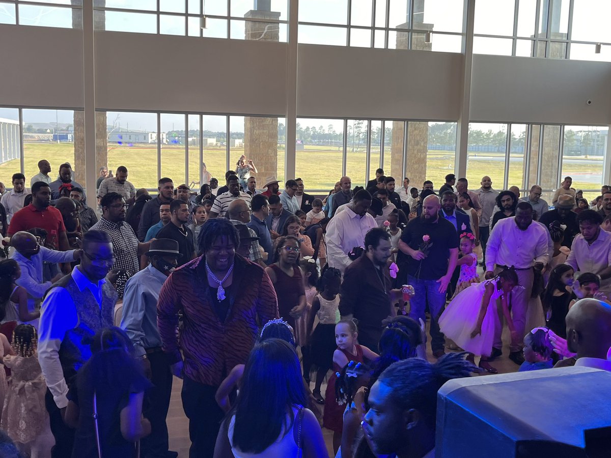 pcperez814's tweet photo. Huge success at our 2023 Daddy-Daughter Dance. Lots of memories were created. @MsBenton_LLE_AP @LuciSchulz1 @HumbleISD_LLE  @HumbleISD @ArmyAg86 https://t.co/i43gZtyw4N