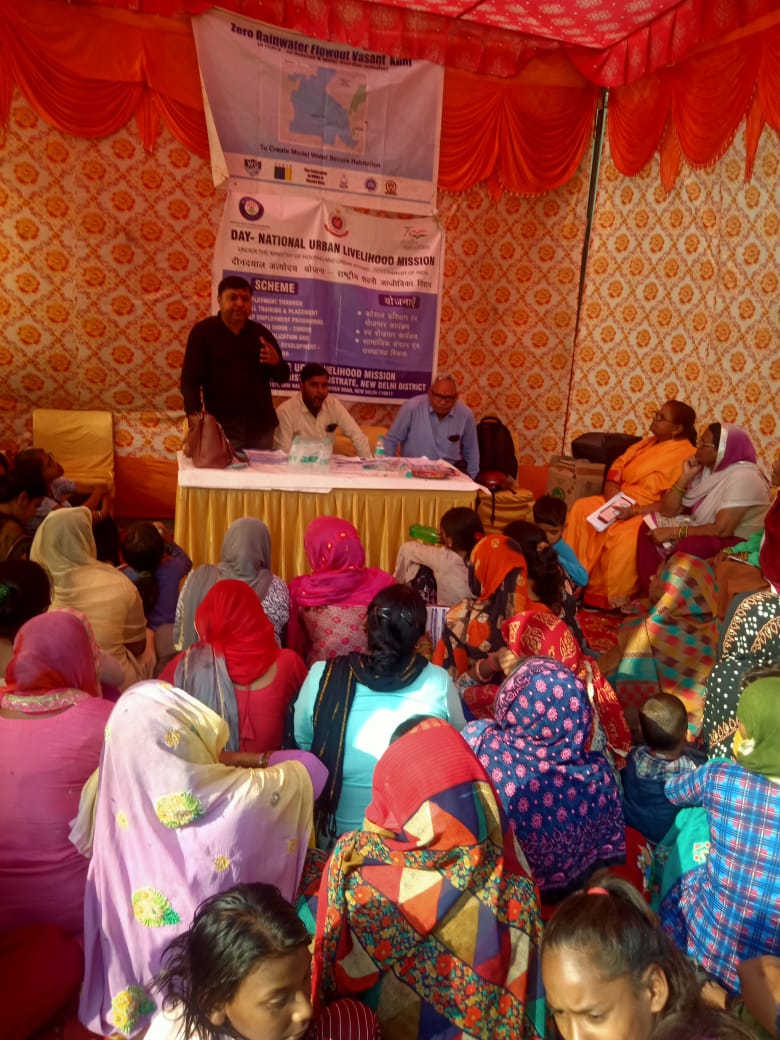 DMNewDelhi's tweet photo. Day-2 of joint mobilization campaign of New Delhi district administration held for beneficiaries of Vasant kunj area. 
#NULM #PMFME #PMKVY #Sakhi #OneStopCentre #RBI #FinancialLiteracy
@NULM_MoHUA @MSDESkillIndia  @SULM_Delhi #SHG @SantoshRai_IAS https://t.co/iD725fOIeF