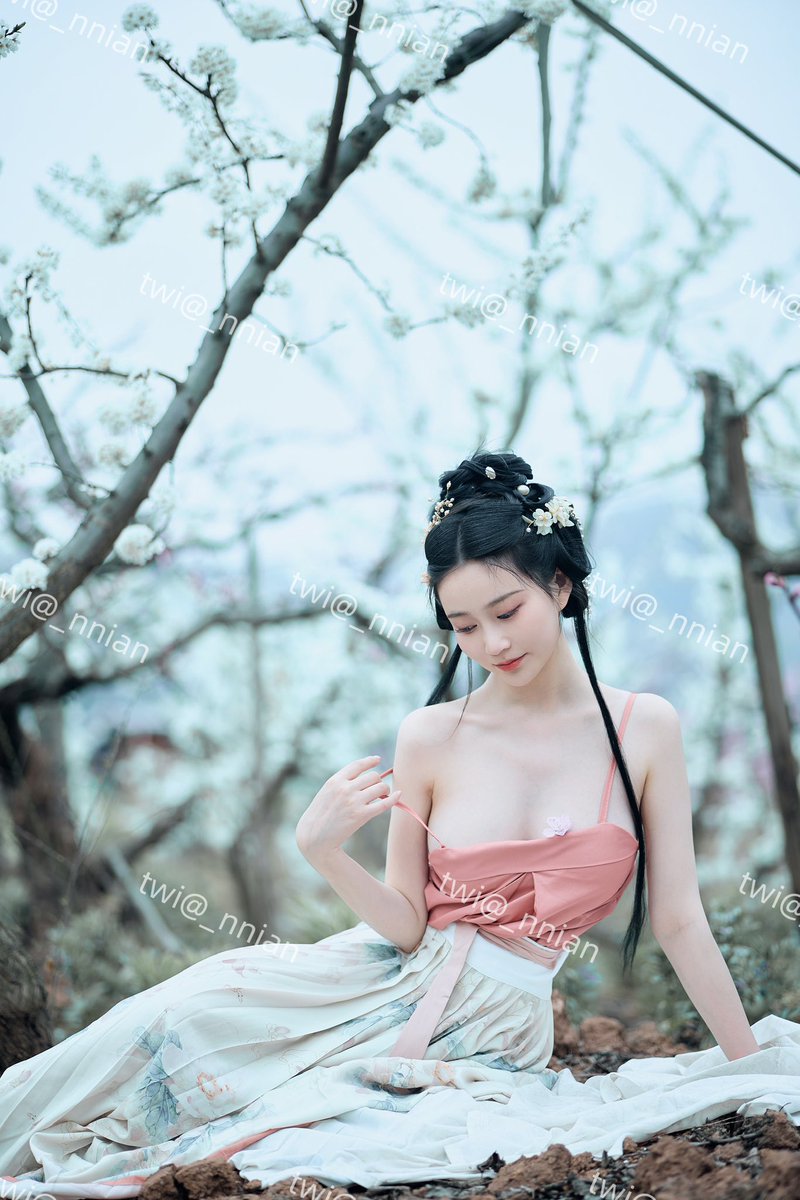 差不多冷清但也绝美。

《三月榕》预览图，完整版私信☺️ https://t.co/PIqibblU3S