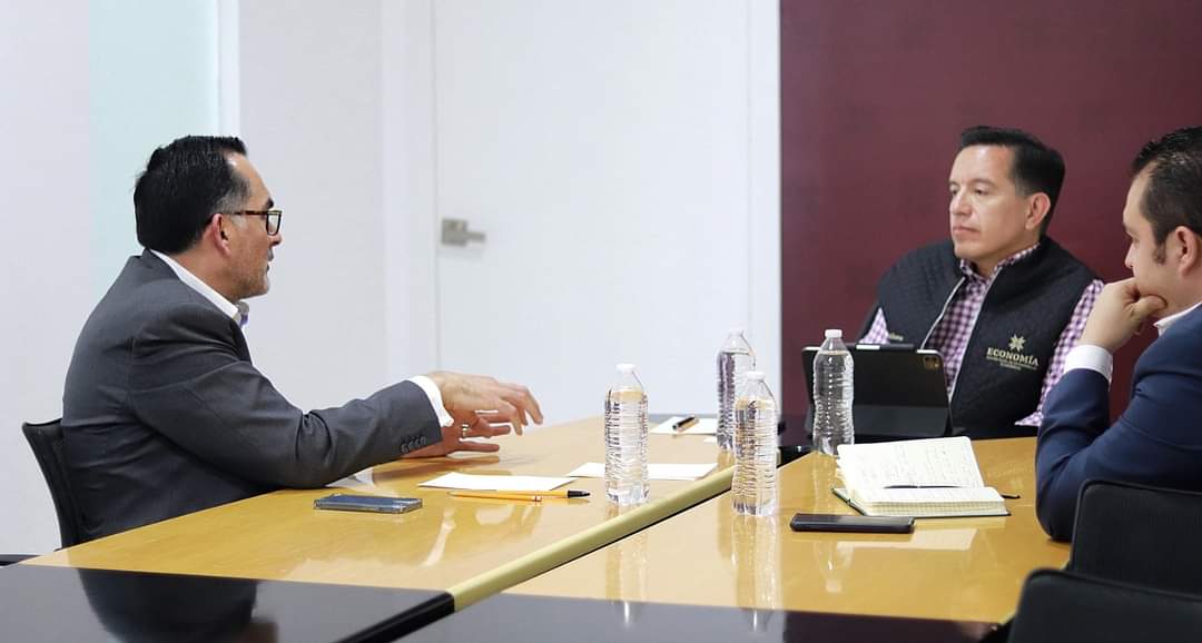 Con gusto me reuní junto al Srio. <a href="/carekad/">CARLOS HENKEL ESCORZA</a> con directivos de la empresa #Cargill de México, quienes tienen interés en desarrollar nuevos proyectos en su planta del mpio. de #Atitalaquia, gracias al buen ambiente de negocios de esta admón., en beneficio de los hidalguenses