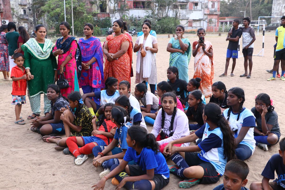 Give us a good football ground, and washrooms too. 
< If grassroot democratic systems under @chennaicorp  in a city like Chennai sideline People's Reps, local, genuine voices will not reach the top.

My weekly column in my newspaper - Mylapore Times.
vincentsjottings.blogspot.com/2023/03/give-u…