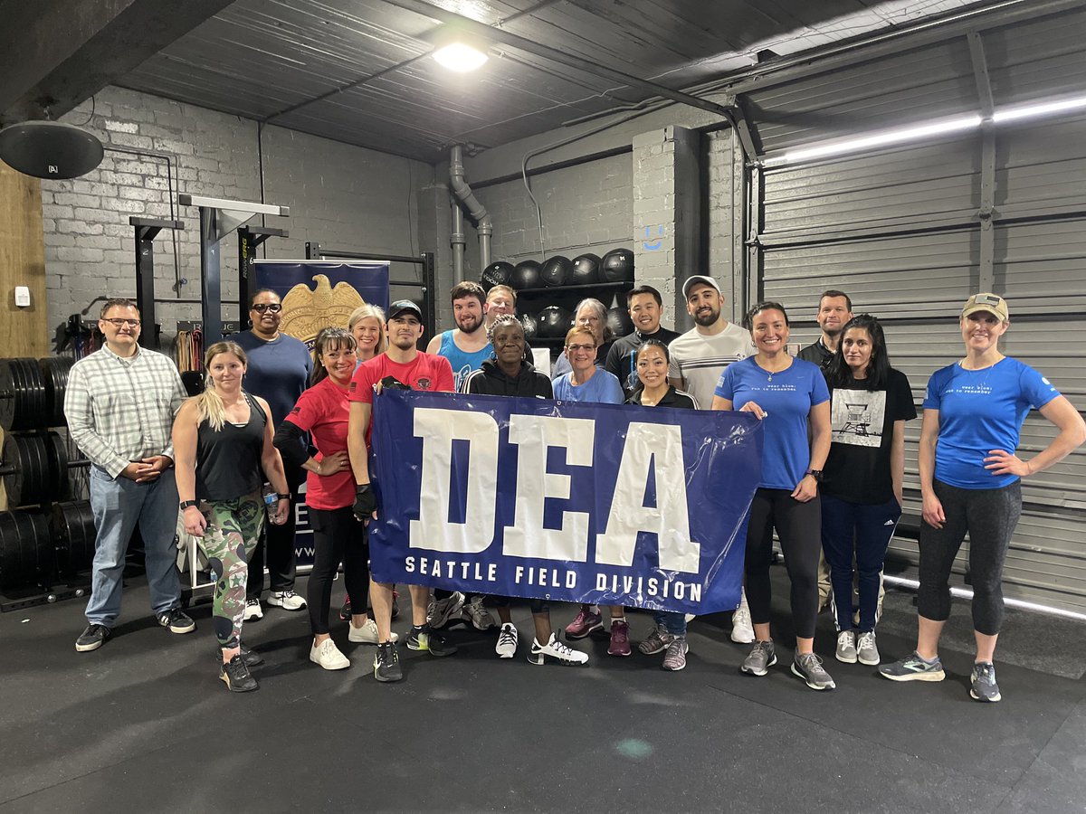 DEASEATTLEDiv's tweet photo. Today we honored SFC Adrian M. Elizalde during this year’s @maltzchallenge . Adrian’s sister, Rachel of @wearblue , joined the @DEASEATTLEDiv at Kraken CrossFit in Ballard. IG@KrakenCrossFit @DEAHQ @derekmaltz_sr @KrakenCrossFit https://t.co/bTfuRY5EyO