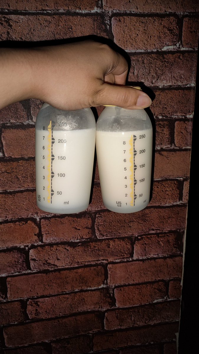 whathefaz's tweet photo. Tittie milk appreciation post #LiquidGold https://t.co/sj9nAQIir5