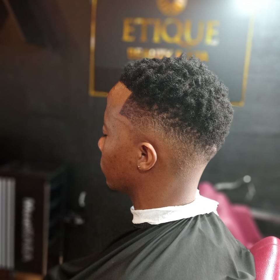 barber_254's tweet photo. @Branuellllll Come get a trim, weekends are for haircut 💈 https://t.co/Q0fibvpDG7