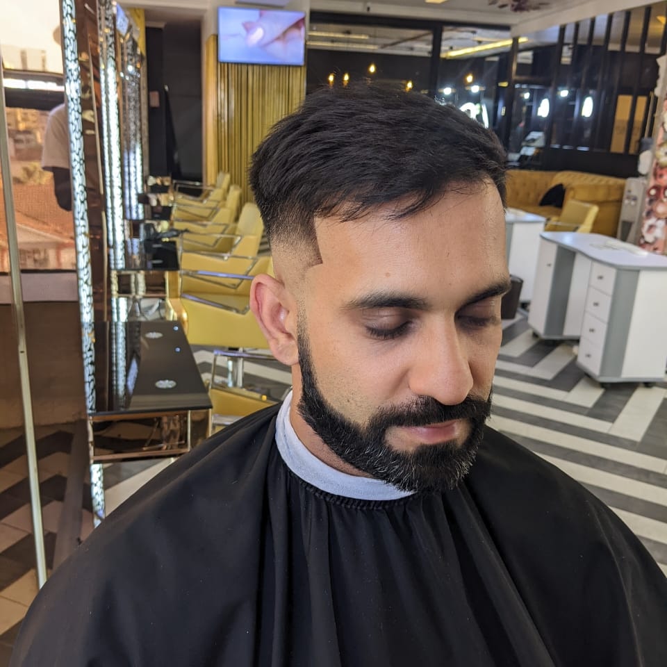 barber_254's tweet photo. @Branuellllll Come get a trim, weekends are for haircut 💈 https://t.co/Q0fibvpDG7