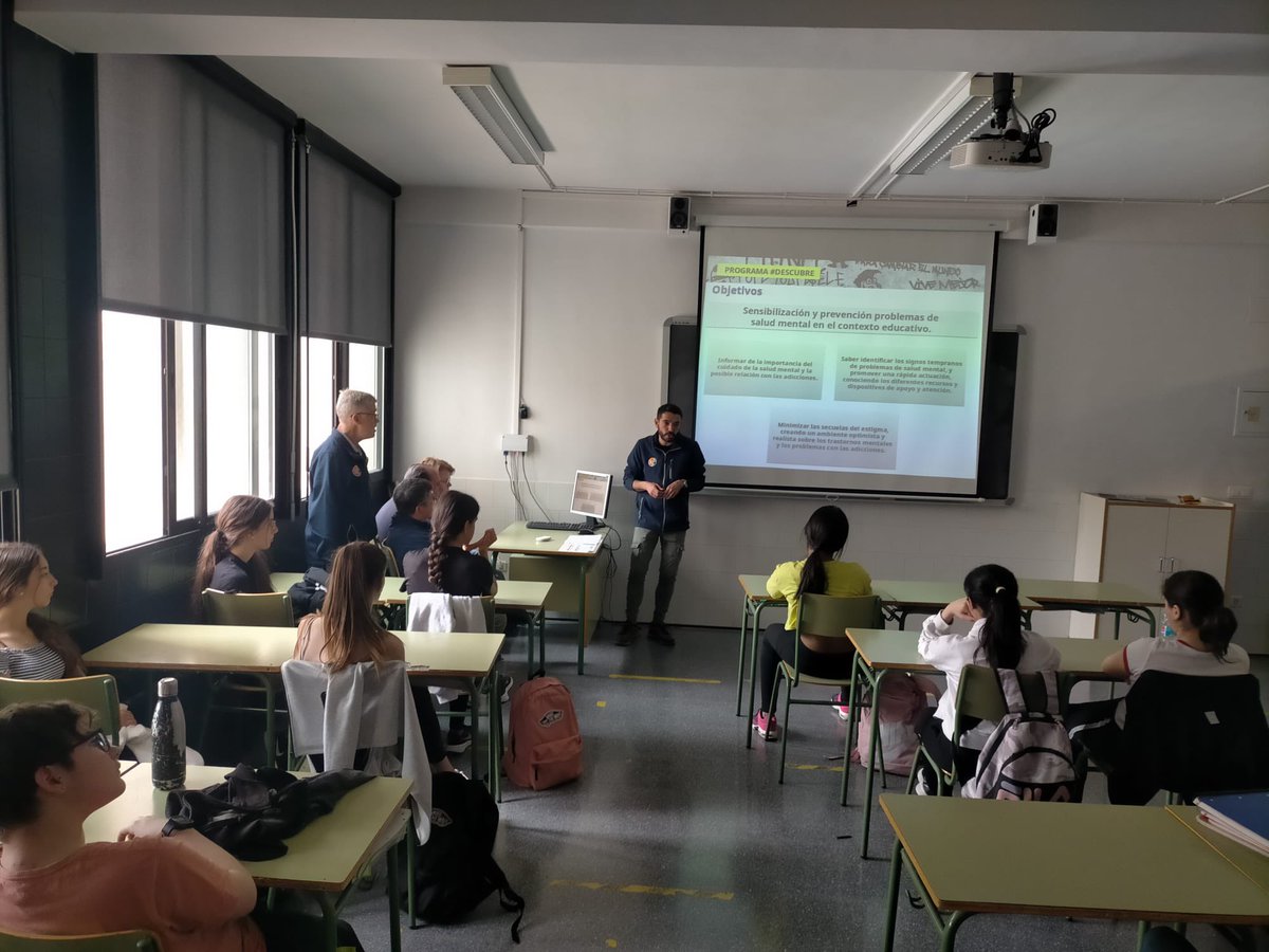 IAlcalaten's tweet photo. XARRADA SALUT MENTAL AFMED Ahir ens van visitar membres de l’associació de Salut Mental Castelló #afmed per a fer una xarrada a 3ESO sobre la importància de conscienciar la societat d’aquestes malalties. https://t.co/lSlxp1JqmQ