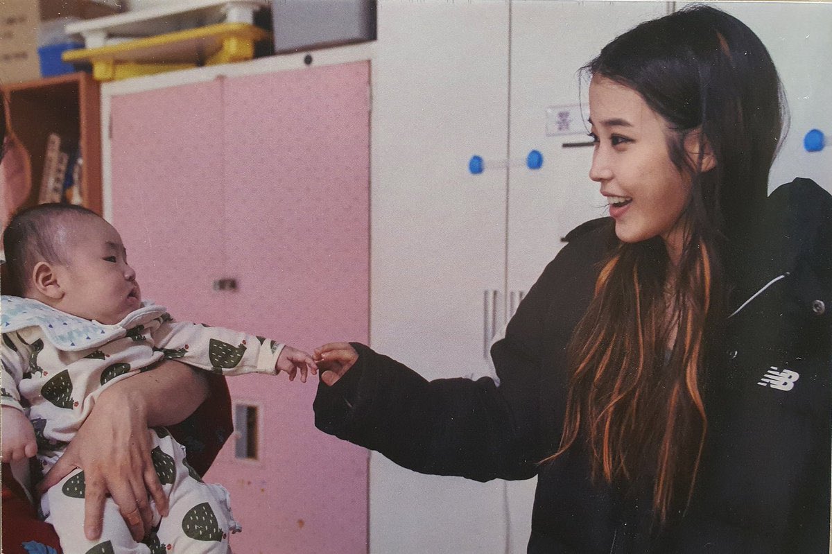 babiejieun's tweet photo. jieun playing with baby woosung’s hands 🥺 so cute https://t.co/UFEHvthSOB