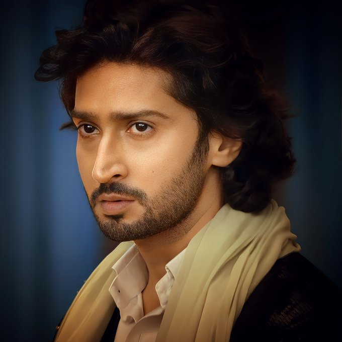 KunalFan22's tweet photo. Dear @kunalkkapoor You are like "KOHINOOR" who is rare & precious...You capability to add multiple layers to ur characters is really GOD gift...we feel blessed to have u as ARTIST ❤️❤️...
missing you 🙄😭 & ur art on screen
Pic @anilaiam
#KunalKaranKapoo #SidG #ZiddiDilMaaneNa https://t.co/caLuOFukhv