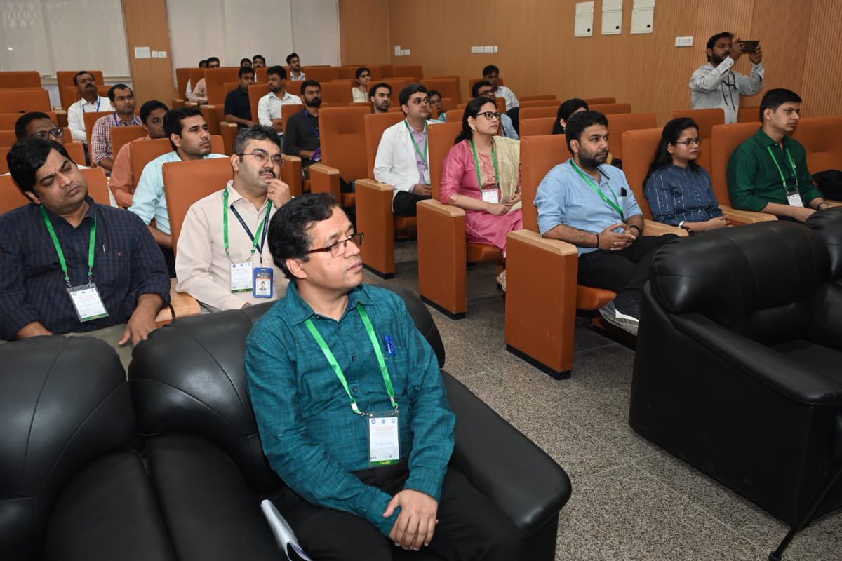 TMC_Varanasi's tweet photo. Dr. Satyajit Pradhan, Director, Mahamana Pandit Madan Mohan Malaviya Cancer Centre &amp; Homi Bhabha Cancer Hospital inaugurated one day CME on " Early Diagnosis of Lung Carcinoma Pitfalls and Challenges" organised by Thoracic DMG.The CME is focused on early detection of lung cancer https://t.co/KxVKGLi701