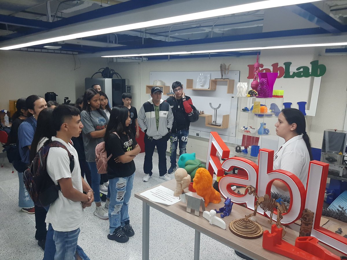 jprodriguezcaro's tweet photo. #ArduinoDay2023 Gracias @lauao por esta gran experiencia para los estudiantes de la Institución Educativa Luis Fernando Caicedo @CSOIntl #STEM #maker #STEMeducation #educacion #CSOColombia #FabLabCali @Educacion_Cali #RedSTEMLatam 🌎🦾🤖👍 https://t.co/AdZ3jWNnno
