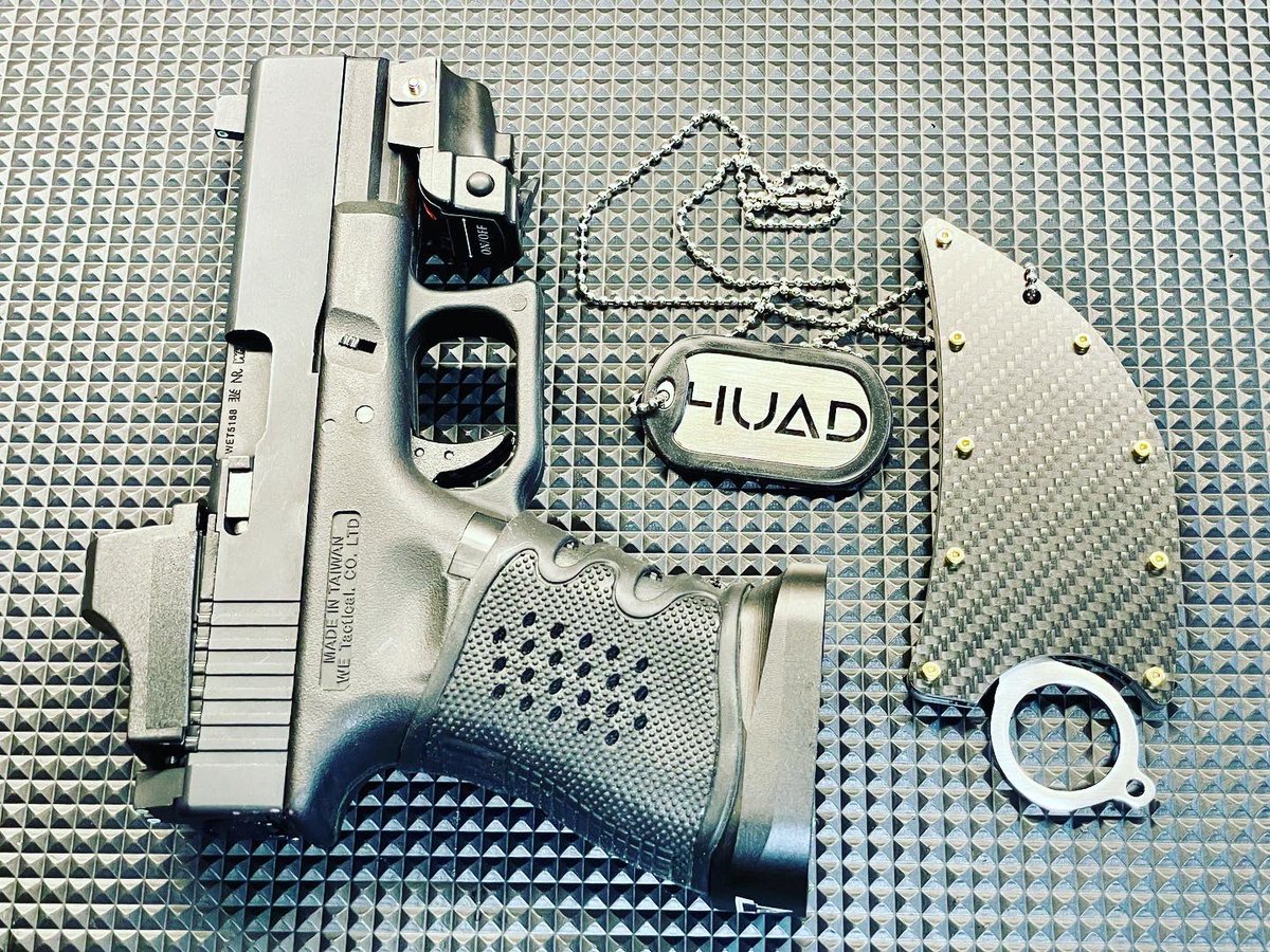 cooleo1966's tweet photo. Homemade knife with airsoft gun. https://t.co/5MNCSKZkSA
