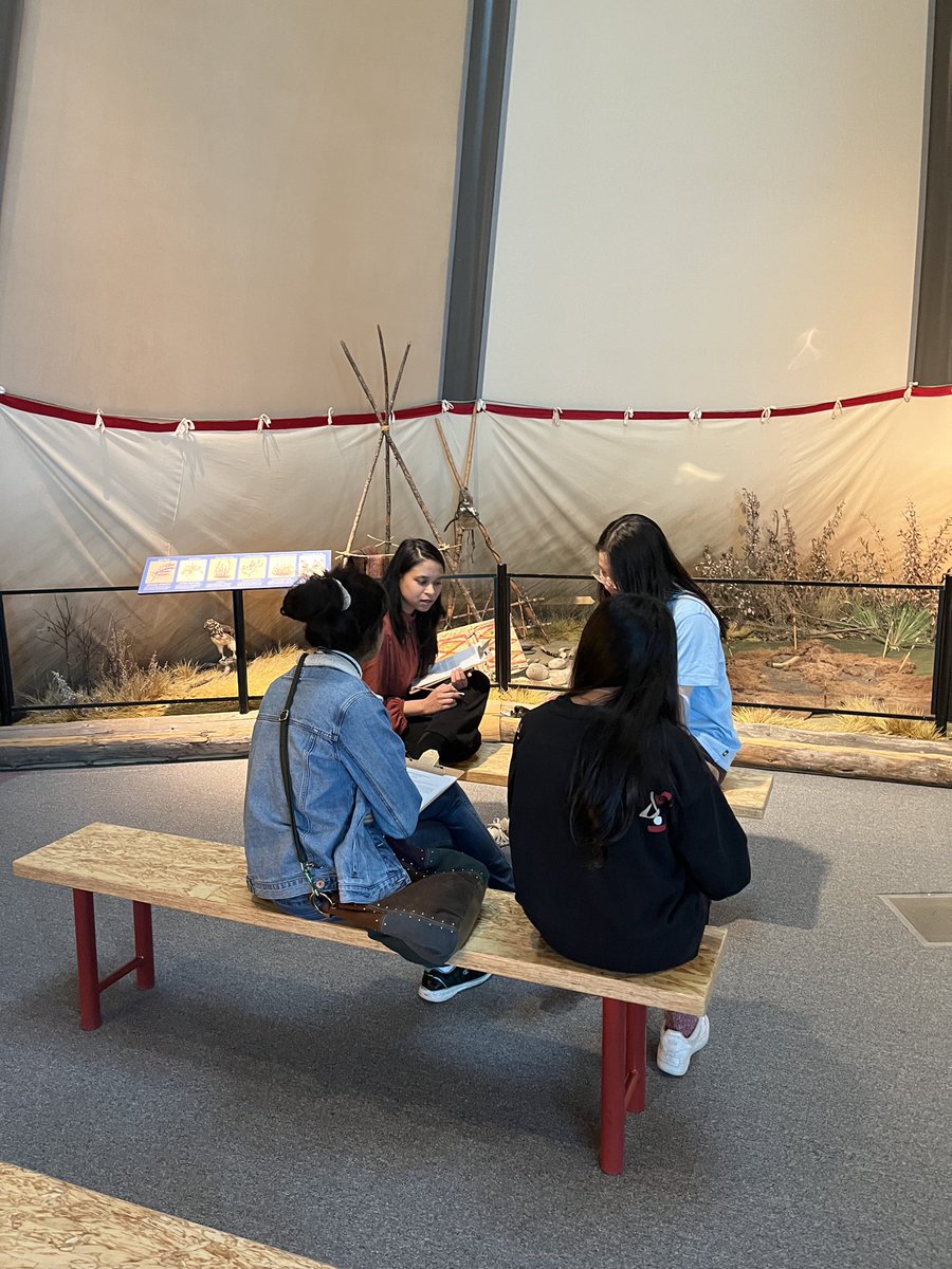 F_AparicioTing's tweet photo. The HSOC 403 class @UCalgaryBHSc had a wonderful day at @BlckftCrossing ! Thank you to Sasheen Wright for a great tour and to the rest of the staff that made this a memorable learning experience. #HSOC https://t.co/1asjr4ZnSq