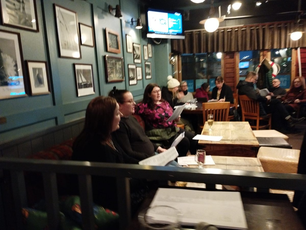 Mitä olisi elämä ilman kulttuuria? Puolikuollutta elämää. #Kulttuuri paitsi vaikuttaa suuresti hyvinvointiimme, on valtavan suuri työllistäjä. Tässä kuvia Kansakoulukaraokestamme Joensuussa. Mukava yhdessäolon ja muistelun puolitoistatuntinen. #rissaska #eduskuntavaalit2023