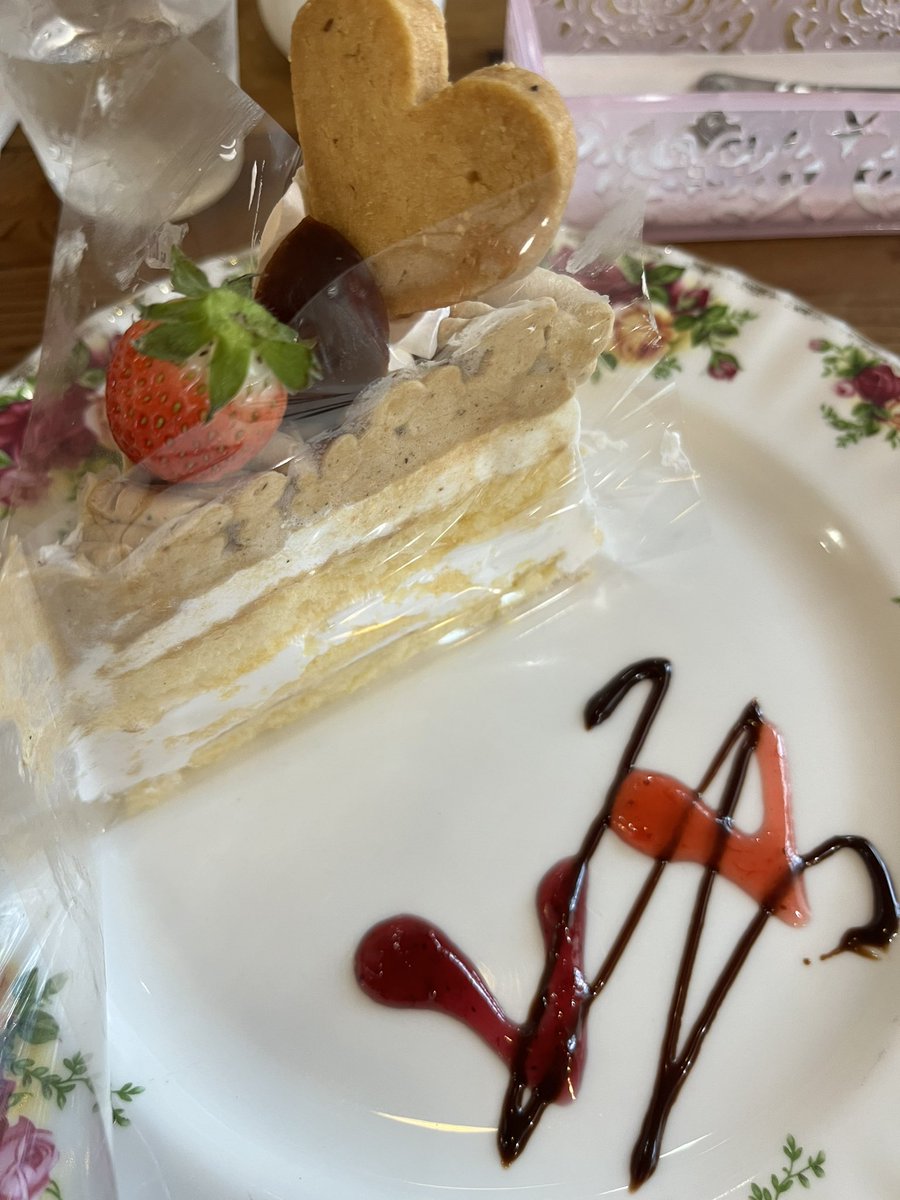 at03270829's tweet photo. ランチ〜🍴モモコハウス🍰
イタリアンハンバーグ！

うまかったわ☺️ごちそうさま

平日だけど混んでたわ💧

#ランチ
#モモコハウス
#ケーキ https://t.co/UsD2r71Y38