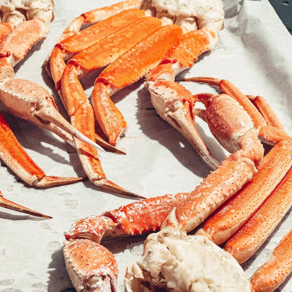 When Kenzie wants crab legs…. We have crab legs 🤷🏼‍♀️#seafood #crablegs instagr.am/p/CqMmoPlO8pw/