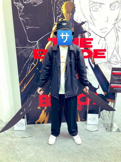 二刀になった斬月を見るためにAJ来たんだけどまさか手に持てると思ってなかったからめちゃくちゃ感激…!!長刀の方がずっしりと重たかったです 