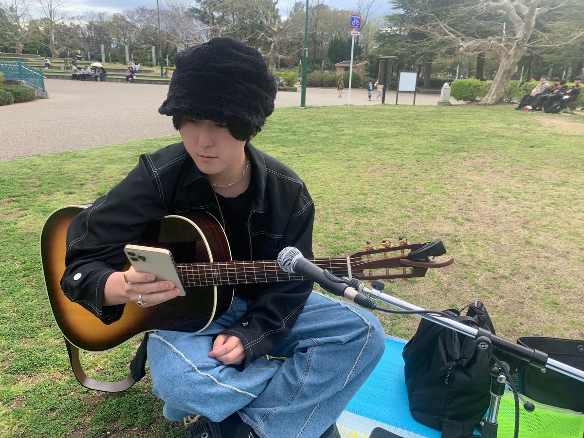 niceflow778's tweet photo. 昨日の #niceflow778 
公開収録は見ましたか？
あ、🐶です。

昨日統也くんがインスタライブをしながら
niceflowを収録してましたが、
鶴舞公園でいい感じの収録だったね🐶

OnAirは27日(月)深夜25:30~
ZIP-FM 77.8 「niceflow」📻

🐶も小池Dも居ましたが
わんちゃんが散歩してて
友達が公園にたくさn https://t.co/eaJ5i3P0kx