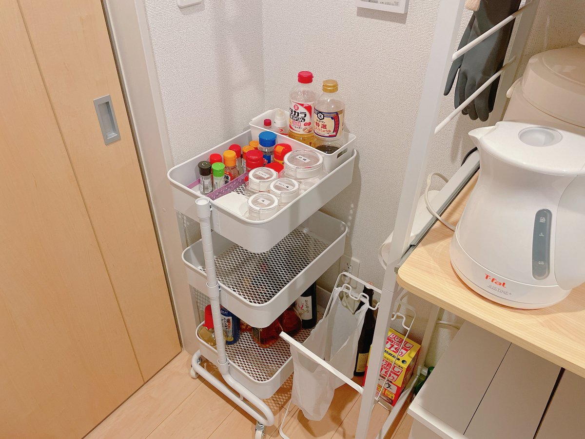 「コーヒー用の道具が増えてキッチンの棚がごちゃついてきたので山善のキッチンワゴン買」|もげのイラスト