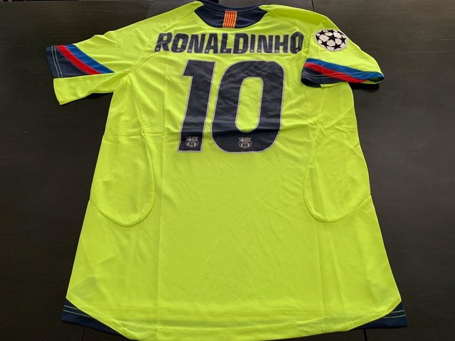 MateComolli1's tweet photo. @GorrasCavs no hay mejor que esta. Ronaldinho 2006 https://t.co/10gjikXGrQ