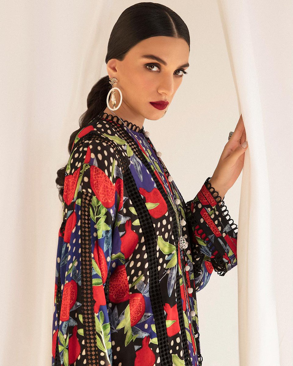 Aristically illustrated and pushing the boundaries of fashion with vibrant and classically chic silhouettes, Élan merges drama with refinement in ‘Étincelle’. 

Featuring immaculately printed patterns layered on premium, lush silk canvases this new collection is truly timeless.