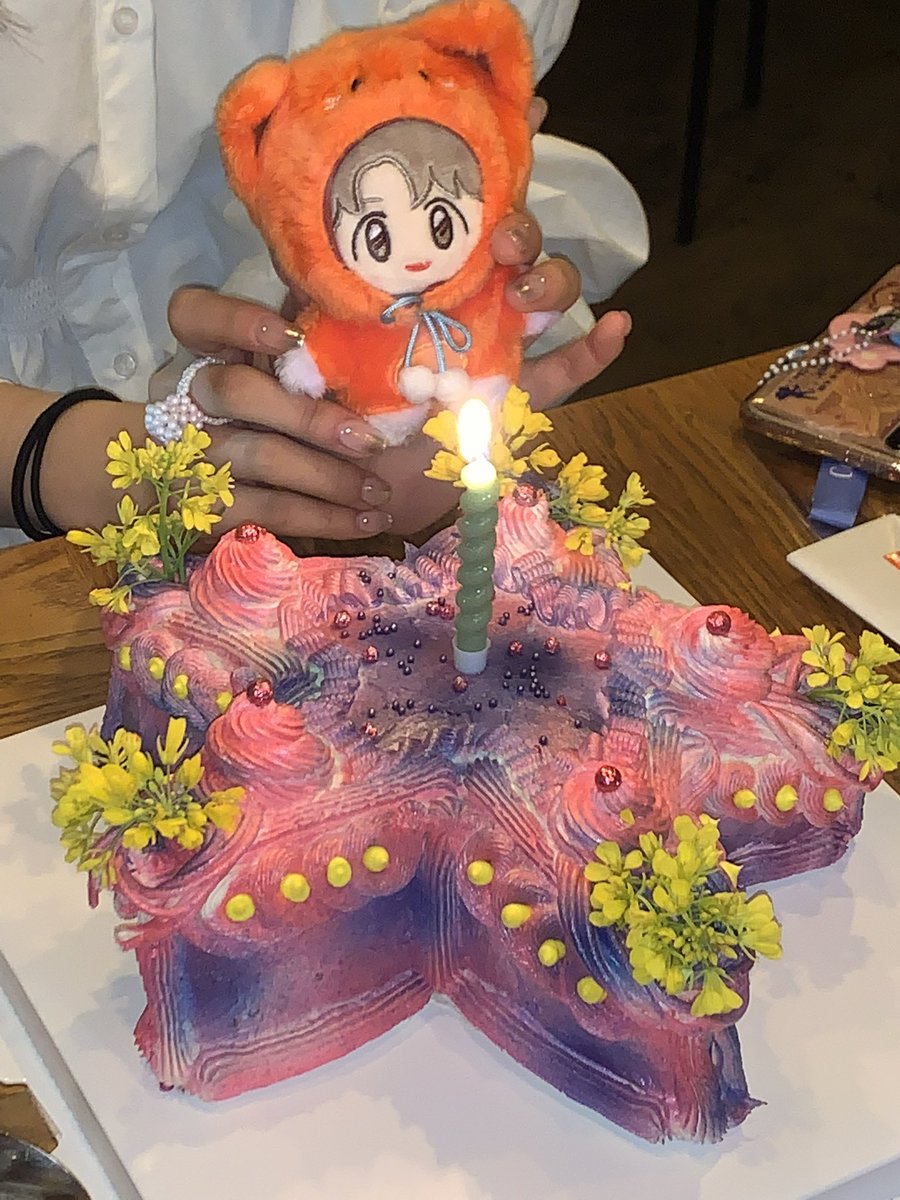 nulltowdz's tweet photo. 누군가의 생일이라는 이유만으로 그 하루가 너무 소중해지고 그 하루를 준비하는 모든 이들의 마음과 사랑을 가득 느낄 수 있다는 건 행운이야  ｡  ｡ 💌 🫀 🧧 🫂 

#당신을갑으로모십니다
#to_my_best_RENJUN https://t.co/269ejpe58w