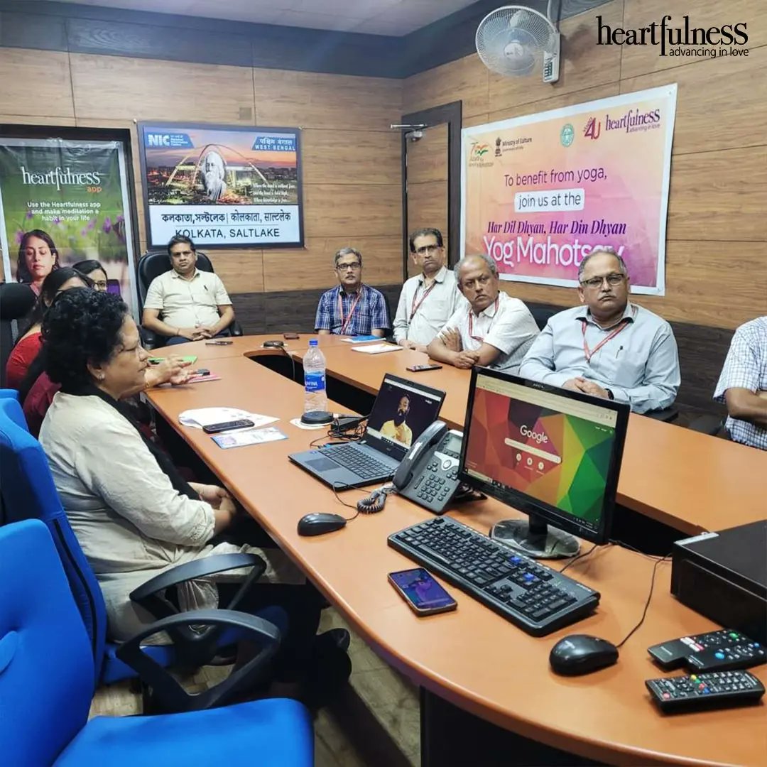 BanglaHfn's tweet photo. Highlights of how 180 scientists from all over West Bengal engaged with Heartfulness in our event, Har Din Dhyan, Har Dil Dhyan.
#hardindhyanhardildhyan
#yogmahotsav #yoga4unity #AzadiKaAmritMahotsav #MinistryOfCulture #Heartfulness #meditation #spirituality #daaji https://t.co/RCLyMhcP3V