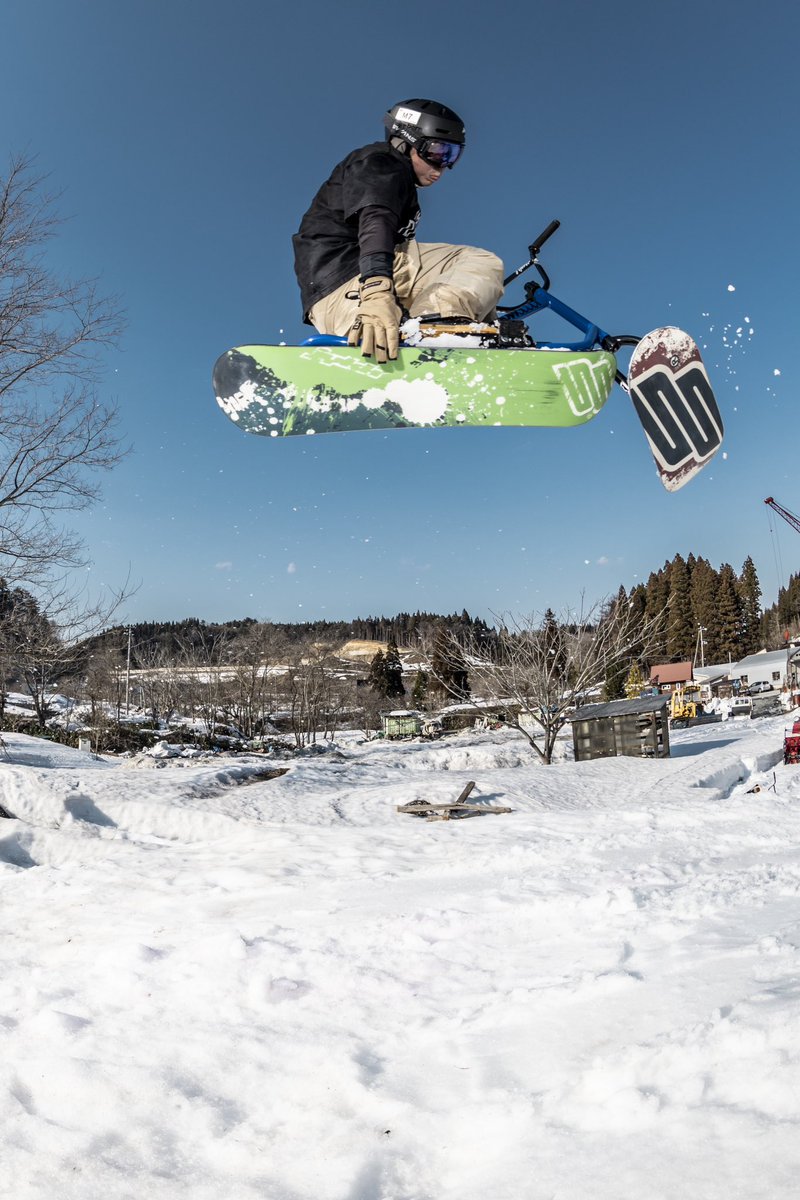 gaman23's tweet photo. 3/19 G-Trail Session
ひたすらハイクしてジャンプする日。
ここで遊びたいってライダーもあちこちから集まってくる。
アドバイスし合いながらみんなで巧くなれたら楽しい⤴️
#gtrailsession #snowscoot #freestylejam #gtrail #ガマンタカシ #スノースクート #jykksnowscoot
https://t.co/GRCOH1VKqJ https://t.co/V7Rk7ObeE5