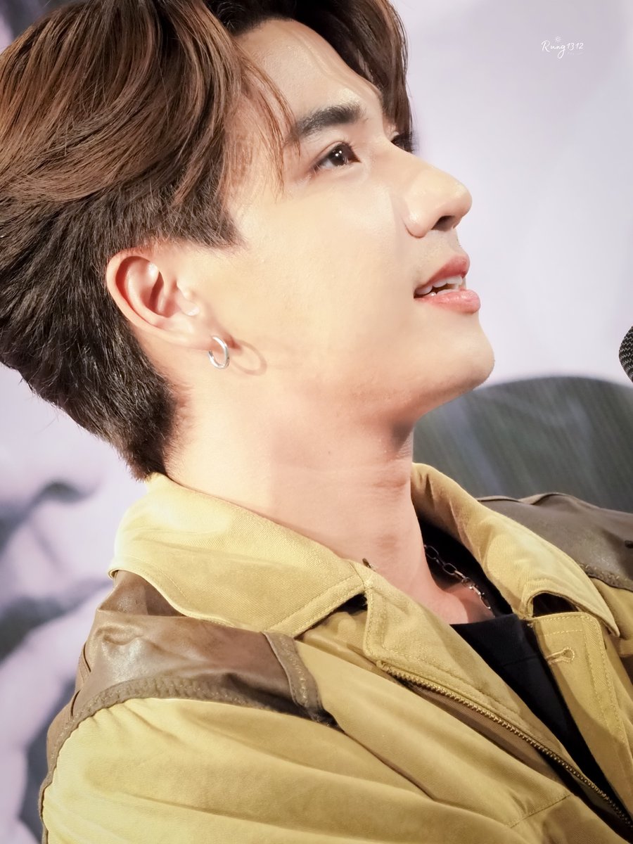 Rung1312's tweet image. มุมข้างงงงง หล่อ! @perthppe

#Perth22ndBirthday
#PERTH_The22ndStory
#PerthTanapon #KDPPE