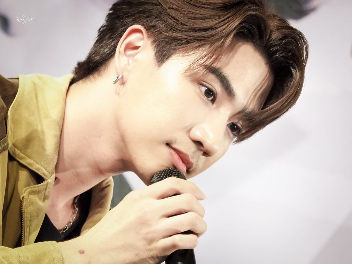 Rung1312's tweet image. มุมข้างงงงง หล่อ! @perthppe

#Perth22ndBirthday
#PERTH_The22ndStory
#PerthTanapon #KDPPE