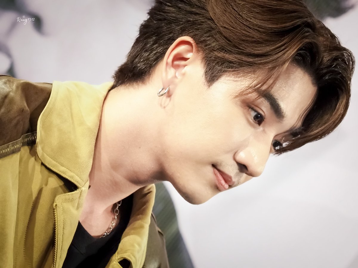 Rung1312's tweet image. มุมข้างงงงง หล่อ! @perthppe

#Perth22ndBirthday
#PERTH_The22ndStory
#PerthTanapon #KDPPE