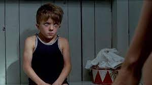 merlinpapin3's tweet photo. .@FredOL69007 .@tbarnaud Mon TOP30 d’un Scénariste de Légende #JeanClaudeCarrière 

6 –  #LeTambour de Volker Schlöndorff (1979) avec David Bennent Angela Winkler Katharina Thalbach Mario Adorf Heinz Bennent Mariela Oliveri Tadeusz Kunikowski https://t.co/U4OujjtgbD