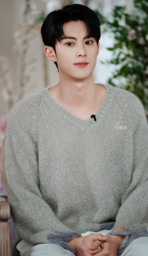 [1/2]
“Fragrant” 💜 
•••••••••••••••••••••••••••••••••••••••••••••••••••••••••••••••• 
#王鹤棣 #dylanwang #wanghedi #wanghedi1220dylan ♡ ... 
©漫游棣球