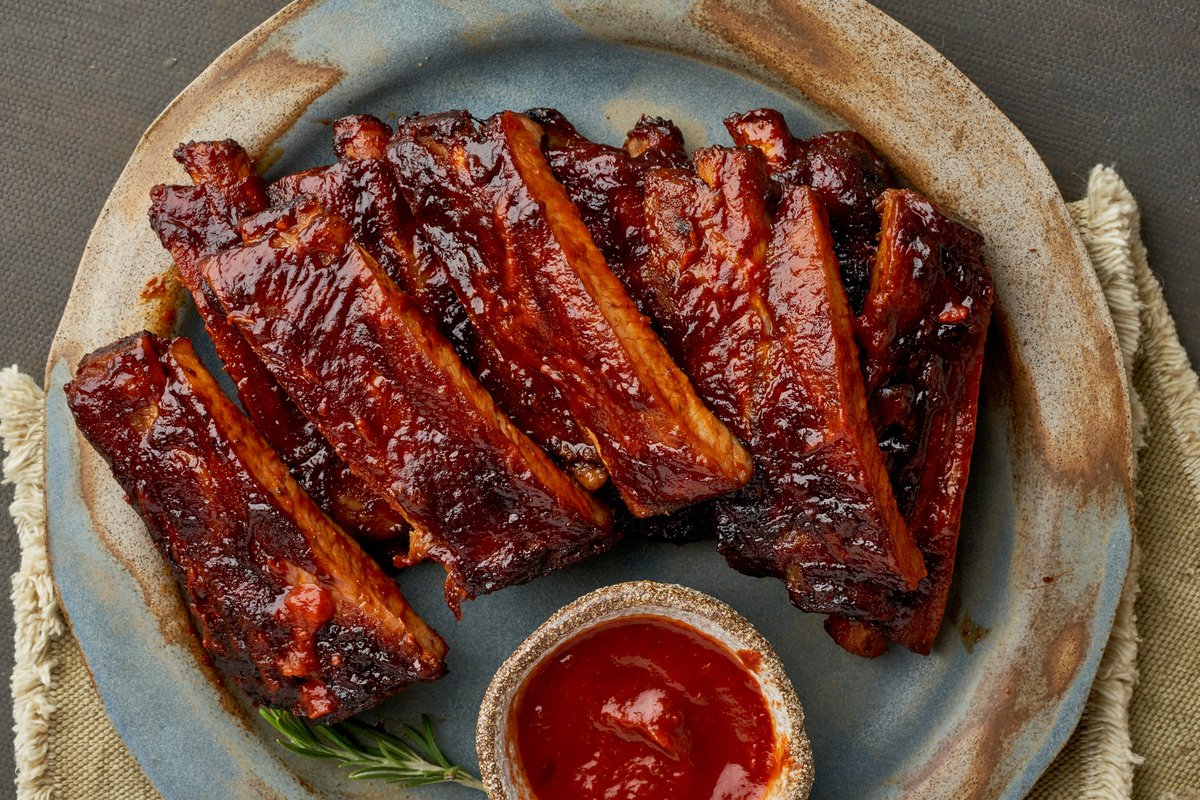 FussellCakeCo's tweet photo. Come by Saturday for BBQ &amp; good eats! We'll be smoking Ribs and Wings! Try our Mac and Cheese &amp; collard green or cheeseburger eggrolls. Check out our New Cheesecake Calendar!! https://t.co/KdPBepI8vQ  #Atlanta #atleats #blackownedbusiness #BBQ - https://t.co/Y2Ssa9ghv6 https://t.co/Z9FvvL22Ct