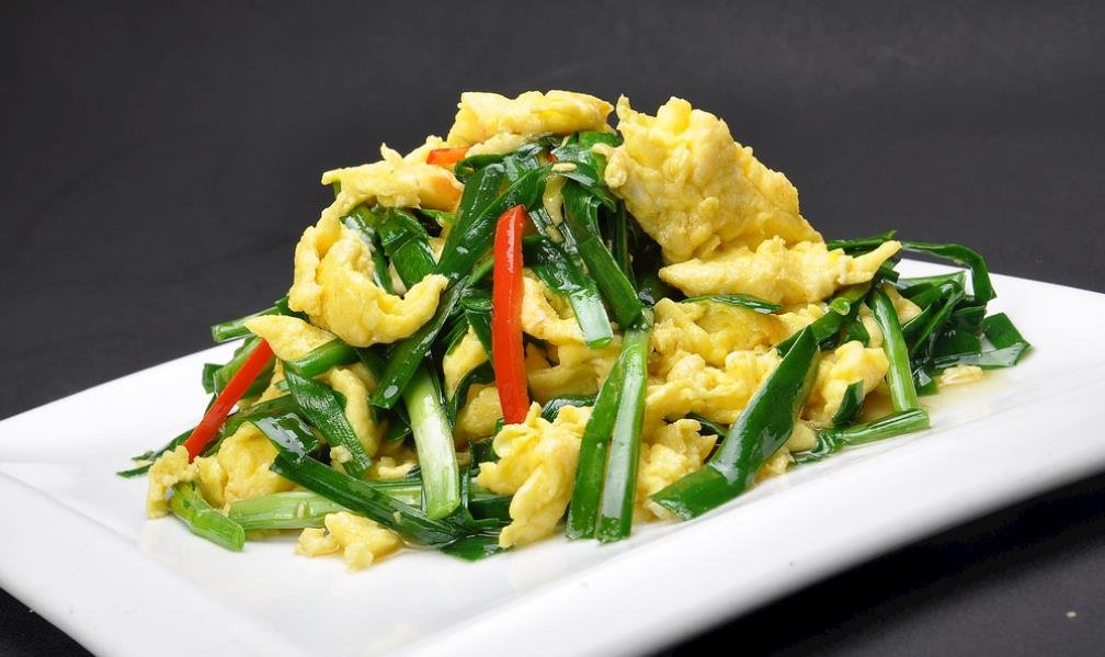 ShLetsMeet's tweet photo. Though you can have Chinese #chives, or #jiucai, all year long, #spring is high time to enjoy the veggie when they are most tender. Locals love to stir-fry them with eggs or #spiralshells that are also in season now.
#ShanghaiTreats😋 https://t.co/w3u0mPCVLW