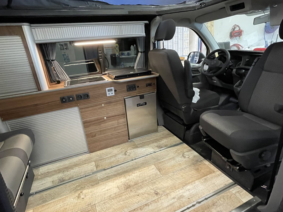 ActionCampervan's tweet photo. Wir präsentieren zu unseren 20 jährigen Firmenbestehen den Car Klinik Action Camp4.0 Ausbau für den Langen Radstand VW T6.1 in Echtholz mit schlafsitzbank 
 #campervan #camperausbau #camperlife #camperliebe #vanausbau #vw #aufstelldach #vw #vwt6camper #vwt6 #vwt6campervan https://t.co/W3Lo1icvtu