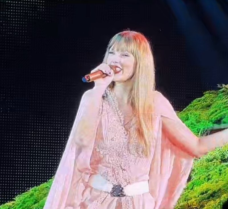 taylor swift in pink dress 🚨| her new for folklore tonight at The Eras Tour in Las Vegas, Nevada! #TSTheErasTour #VegasTSTheErasTour Taylor Swift's new song inspiration