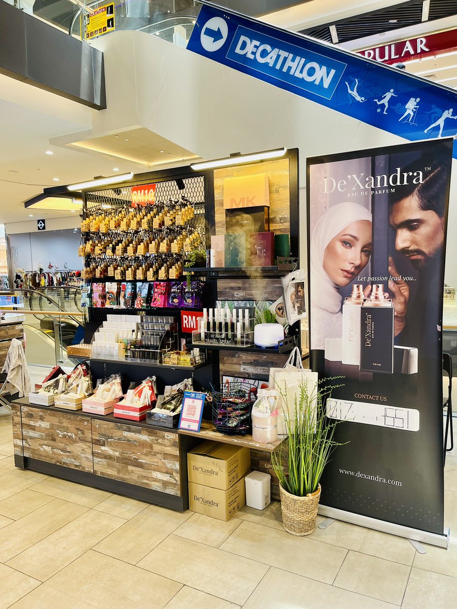 thecaptainash_'s tweet photo. Ramadhan ketiga dah hampir sebulan buka Pushcart De’Xandra di Toppen, JB. Nak perfume yang memikat, melekat, sampai teringat-ingat di Hari Raya boleh datang sini or dm ya 😉👍🏻

#Dexandra #Perfume https://t.co/3ANnIyJNPW