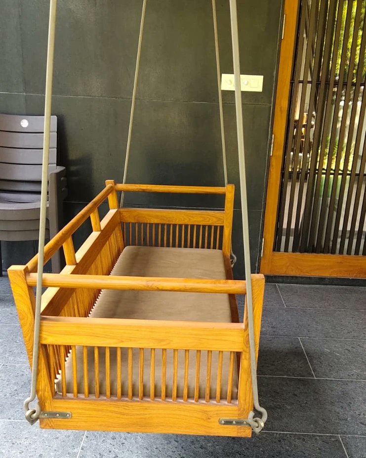 jasraj_uttam's tweet photo. Swinging into the weekend like...#woodenswing 
#woodworking 
#homeinterior 
#homedecor 
#interiordesign 
#instagram 
#woodartist #woodtruner 
#furnituremanufacturer #furnituredesign 
#art #artist #artwork #ahemdabad #swing https://t.co/7roT4ynAEB