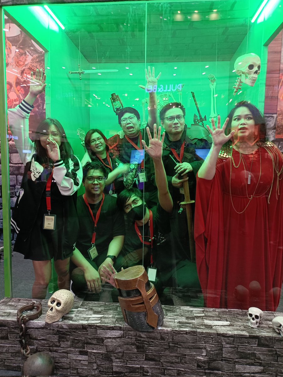 DMPaulG's tweet photo. From playing @DnD_AdvLeague Phlan adventures in coffee shops to hosting the Tavern Experience event for @paramountpicsph! So proud of my @greasysnitches family 💖

#dndmovie #greasysnitches https://t.co/LnwMzdrGWi